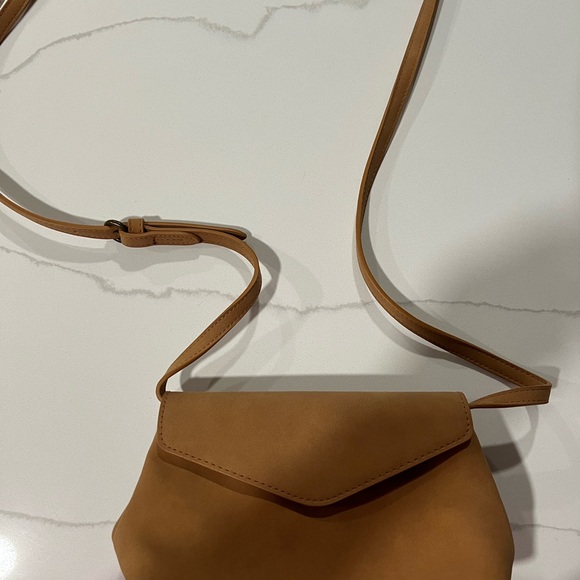 Two wristlets and two crossbody bags - Picture 3 of 3